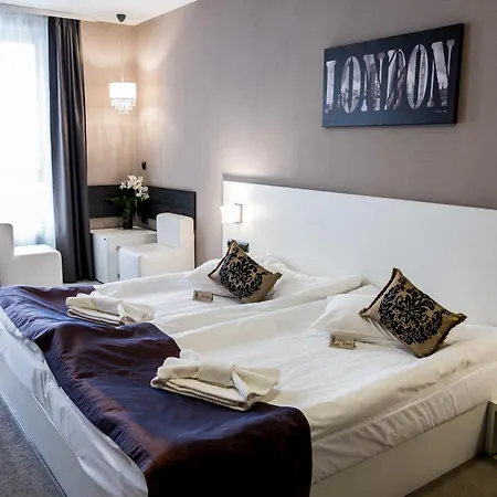 Hotel Idol-3